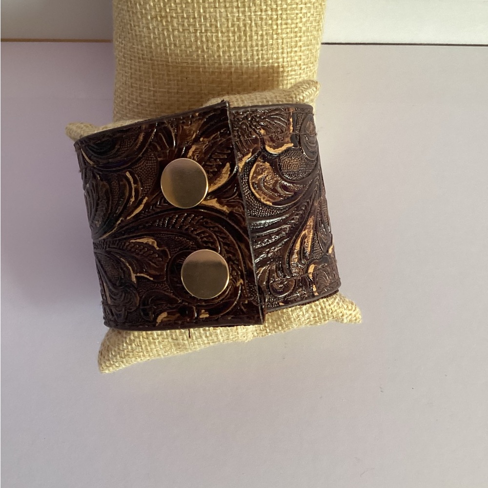 Vintage Cuff Bracelet - Picture 5 of 8